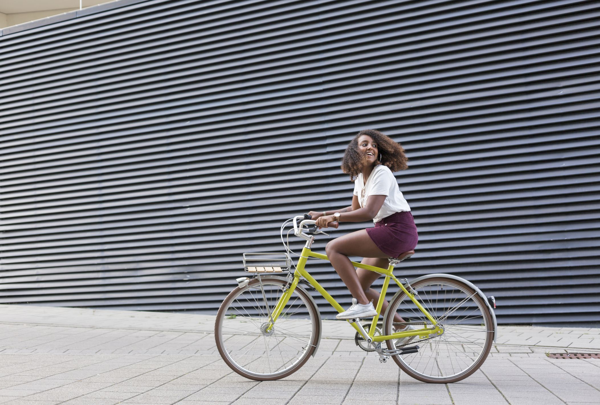 自転車は屋外でこいだ方がダイエットに効果的？