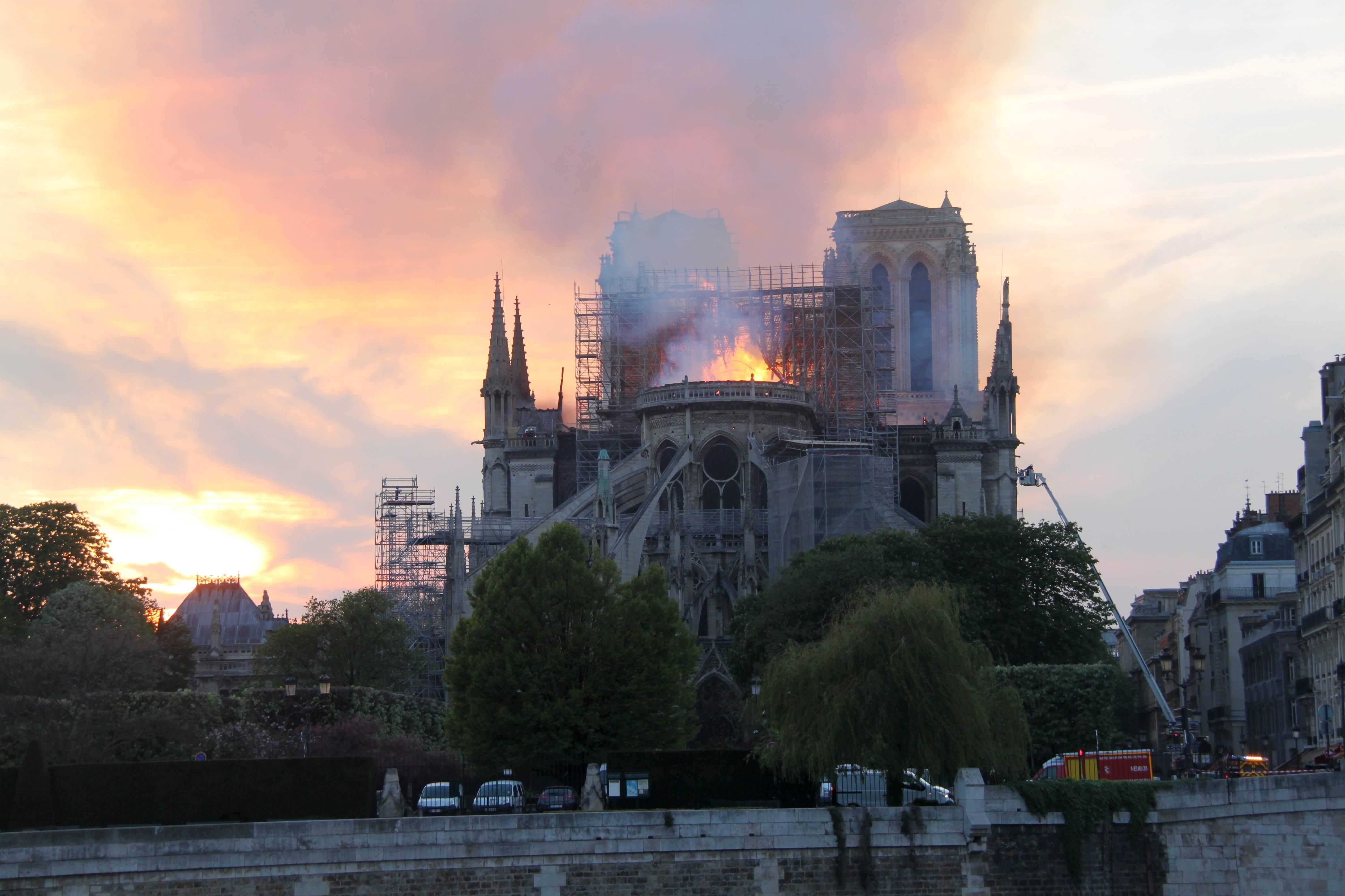 Собор парижской богоматери фото до пожара снаружи