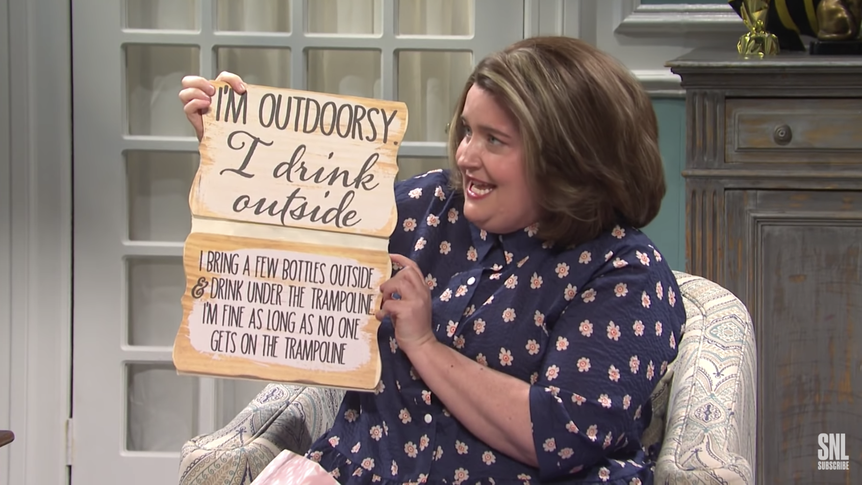 Saturday Night Live Had A Whole Skit Poking Fun At Wine Mom Decor