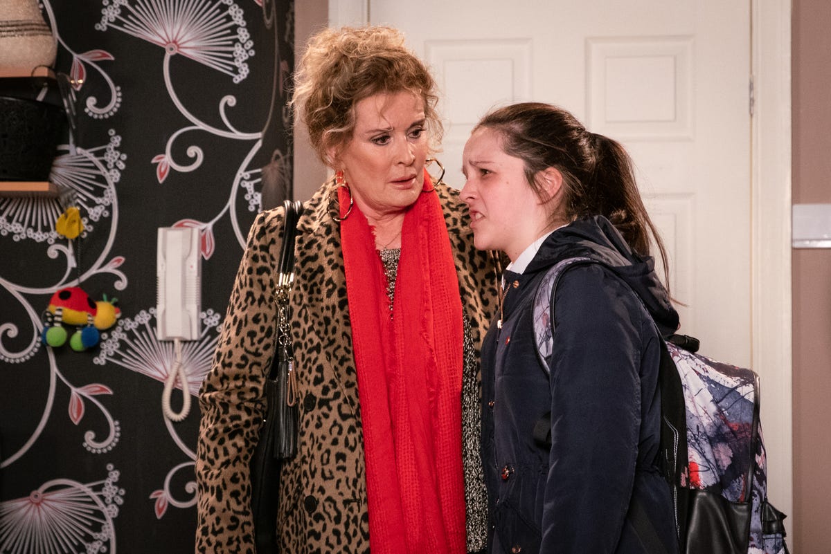 Coronation Street spoilers - Liz McDonald warns Steve and Tracy over ...