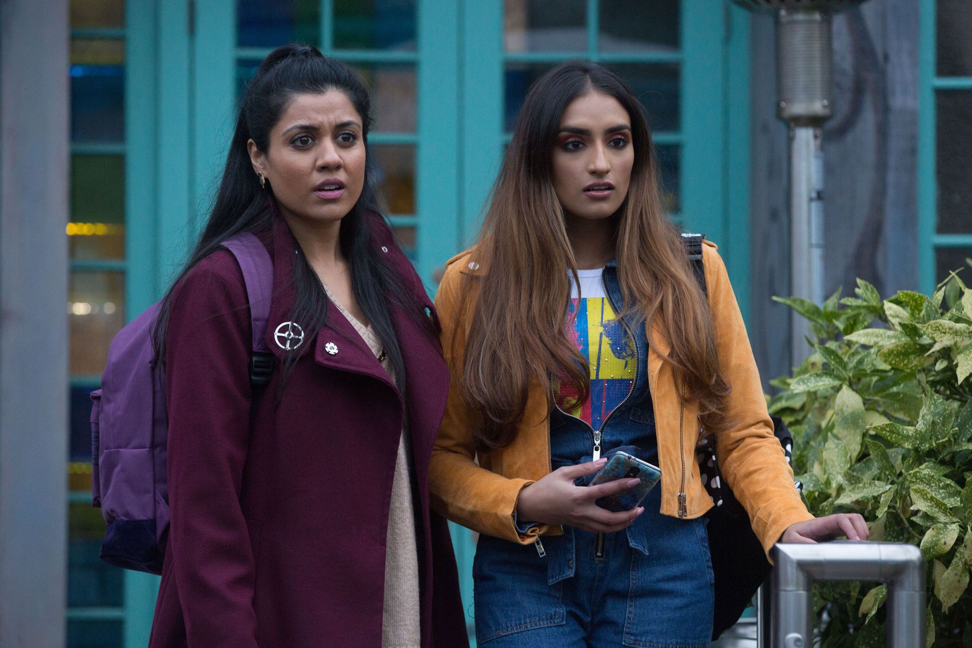 EastEnders' New Arrivals Iqra And Habiba Ahmed Are Giving Fans Roxy And ...