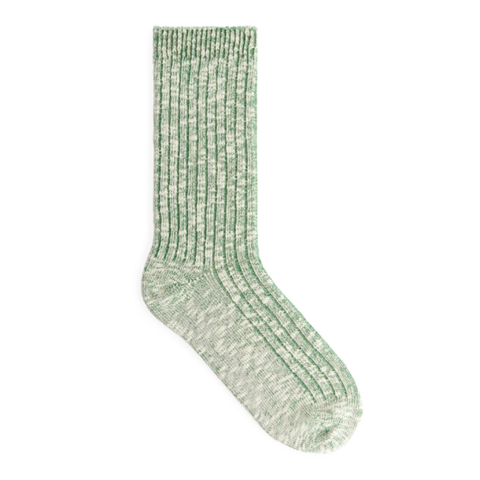 grofgebreide groene sokken van arket