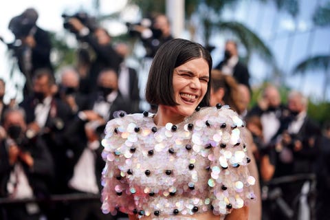 Soko, el horror de la semana soko y su gesto en el festival de cannes