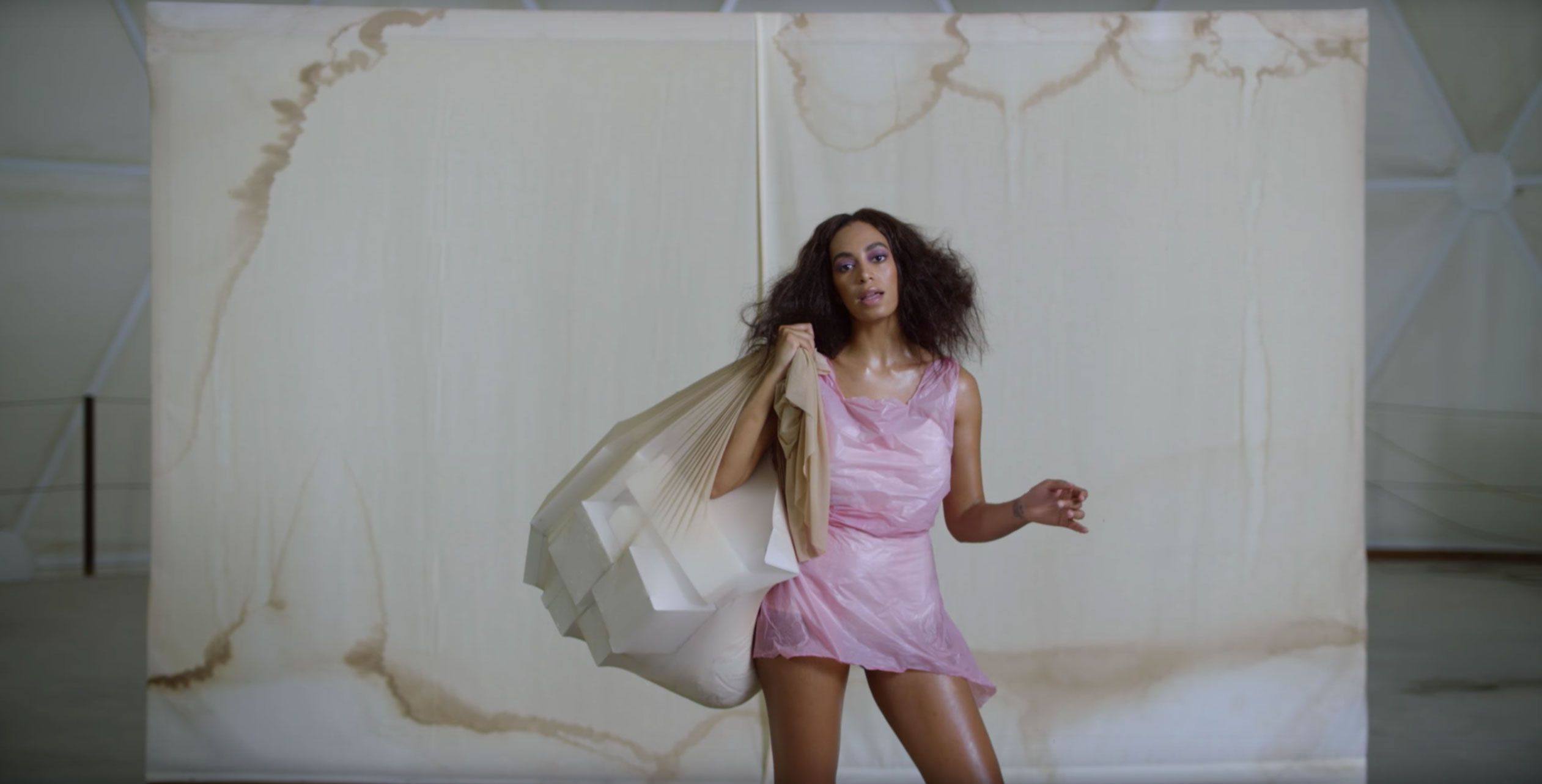 Solange Shares "Cranes In The Sky" And "Don't Touch My Hair" Videos ...