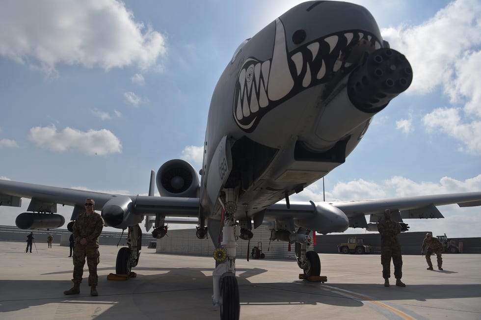 soldiers-stand-alongside-an-a-10-thunderbolt-ii-at-kandahar-news-photo-1607462114.