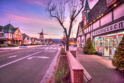 Best Small Town Christmas In California 2022 40 Best Christmas Towns - Top Christmas Towns In The Usa