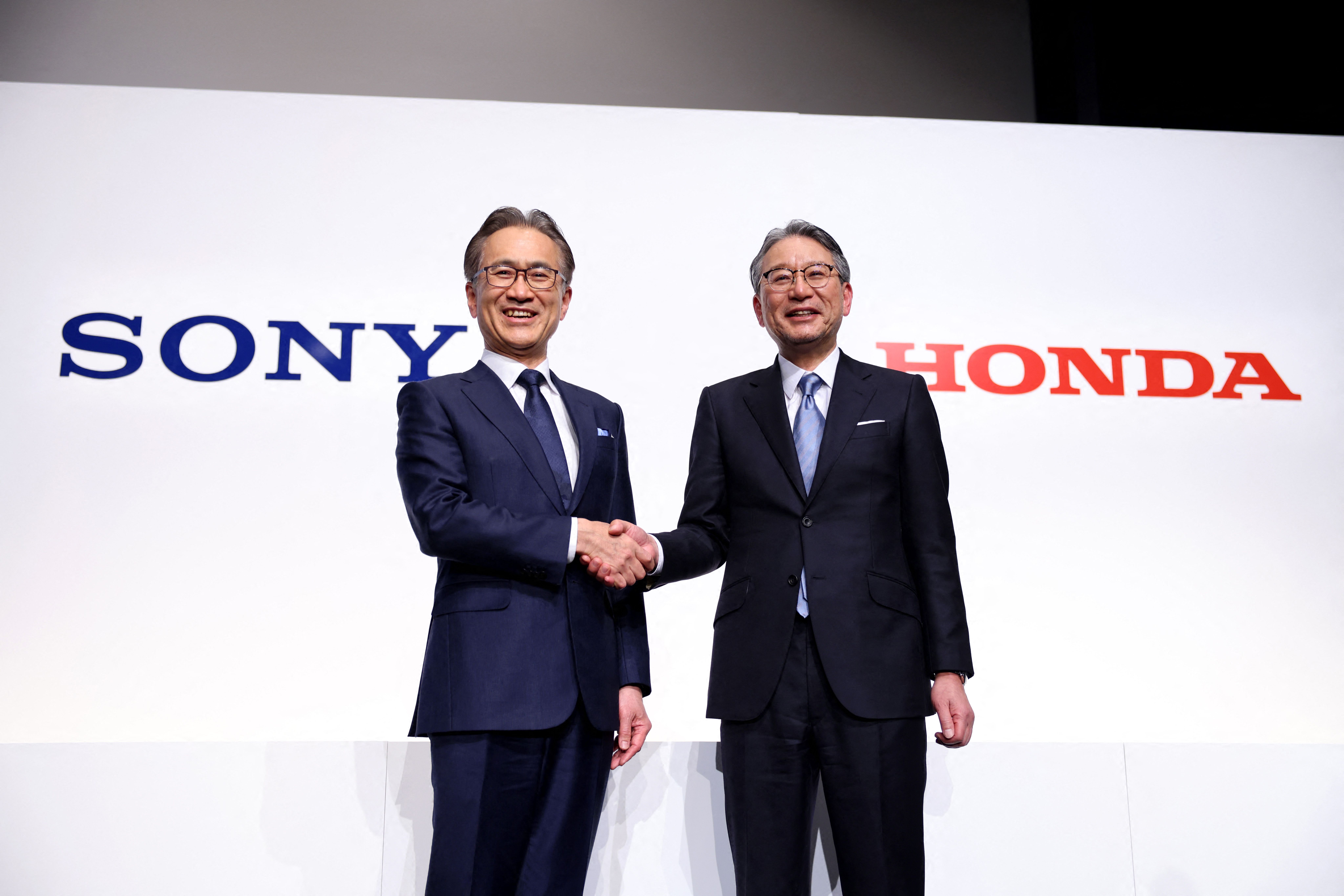 Honda et Sony veulent lancer ensemble une nouvelle marque de véhicules électriques. Sony-president-and-ceo-kenichiro-yoshida-and-honda-news-photo-1646407595