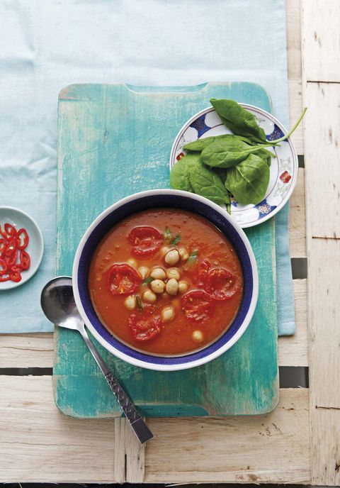 Sopa de tomate y garbanzos