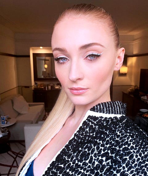 Sophie Turner S White Eyeliner Look At Her 19 X Men Premiere Is Stunning