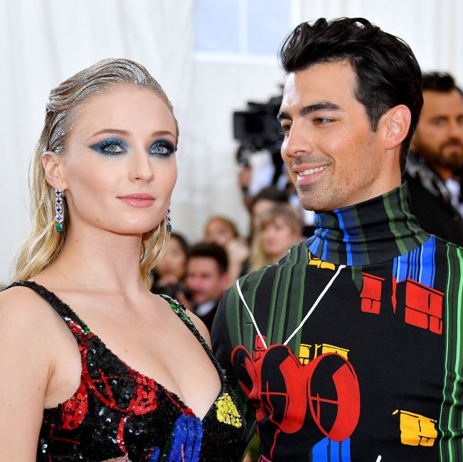 https://hips.hearstapps.com/hmg-prod.s3.amazonaws.com/images/sophie-turner-and-joe-jonas-attend-the-2019-met-gala-news-photo-1581694110.jpg?crop=0.636xw:0.951xh;0.162xw,0.0491xh&resize=980:*