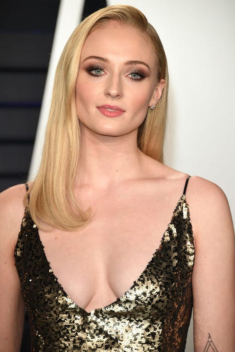sophie-turner-attends-2019-vanity-fair-oscar-party-hosted-news-photo-1131957636-1553780688.jpg