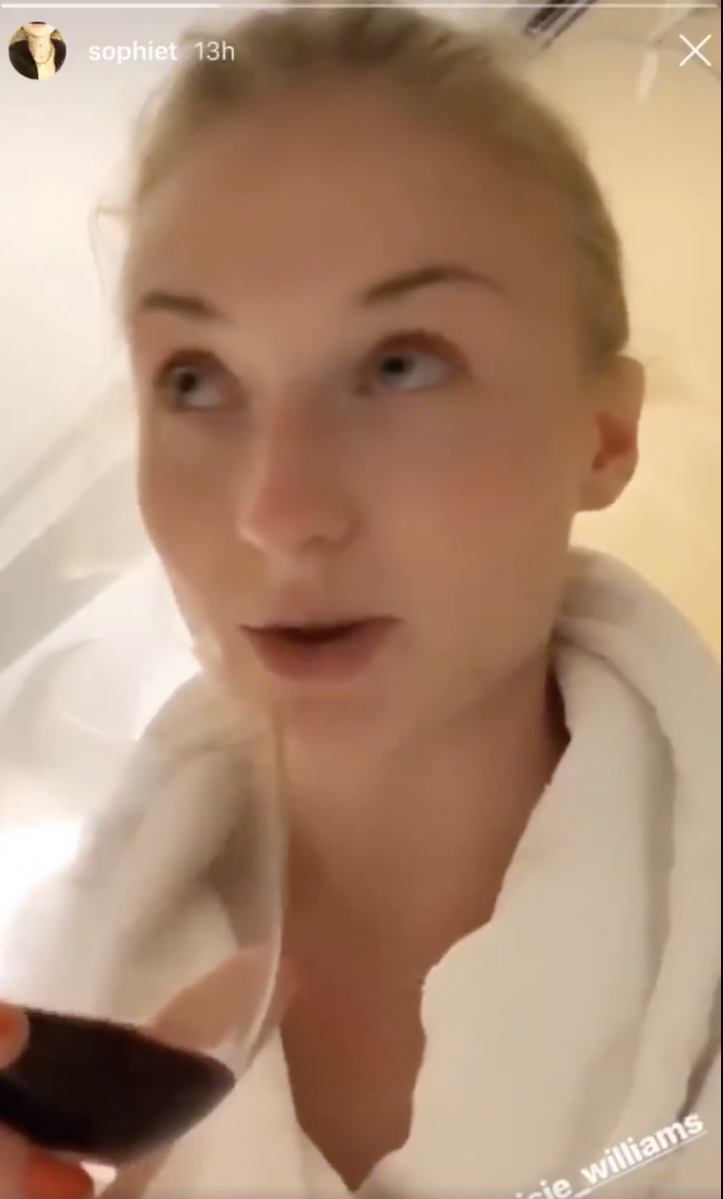 Game Of Thrones Sophie Turner Has Nsfw Response To Co Star Maisie