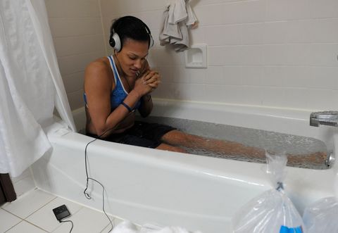 Ice Bath Benefits Ice Vs Heat For Recovery