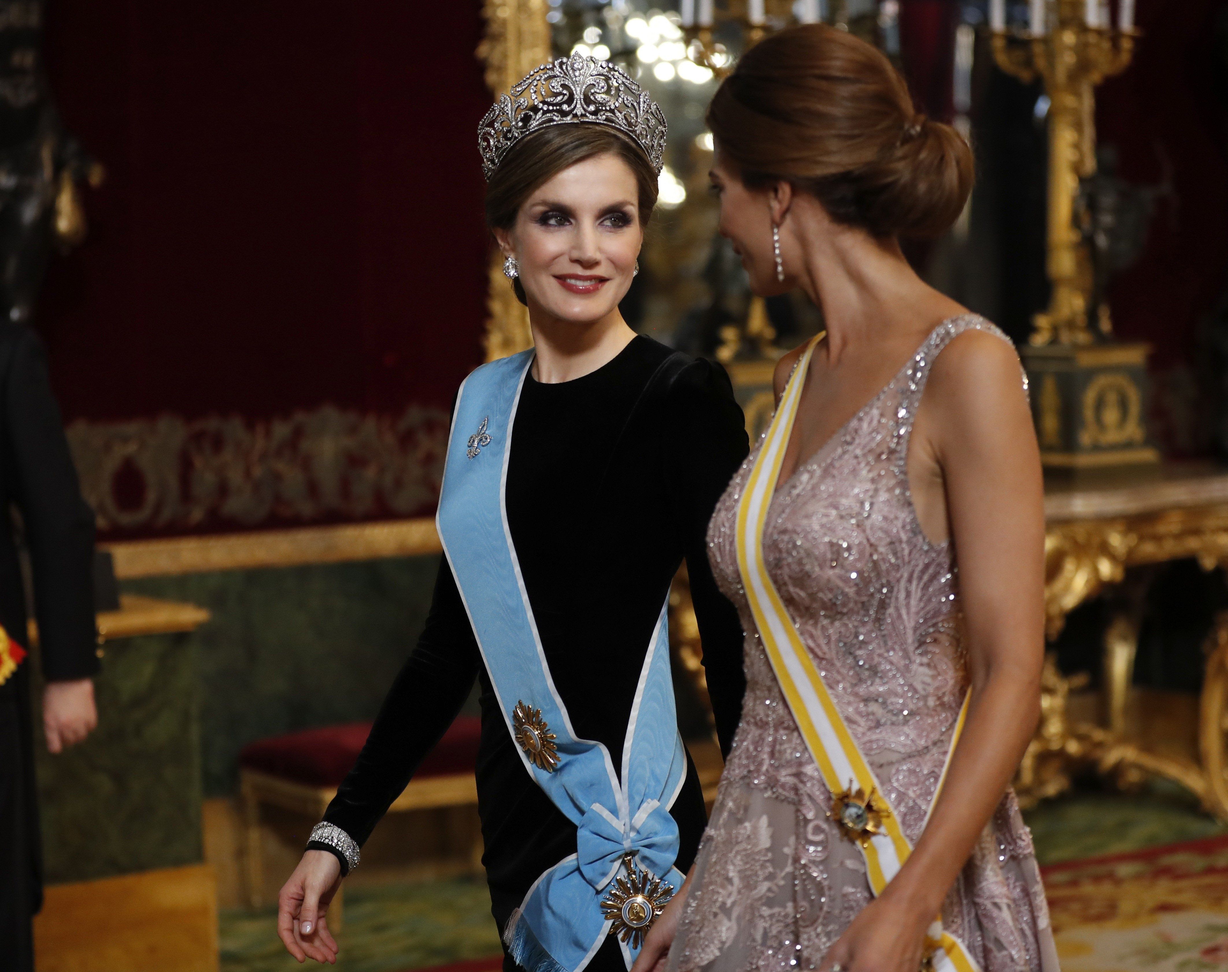 Suave Escarpado Abrazadera 3 joyas de la Casa Real española entre las más caras