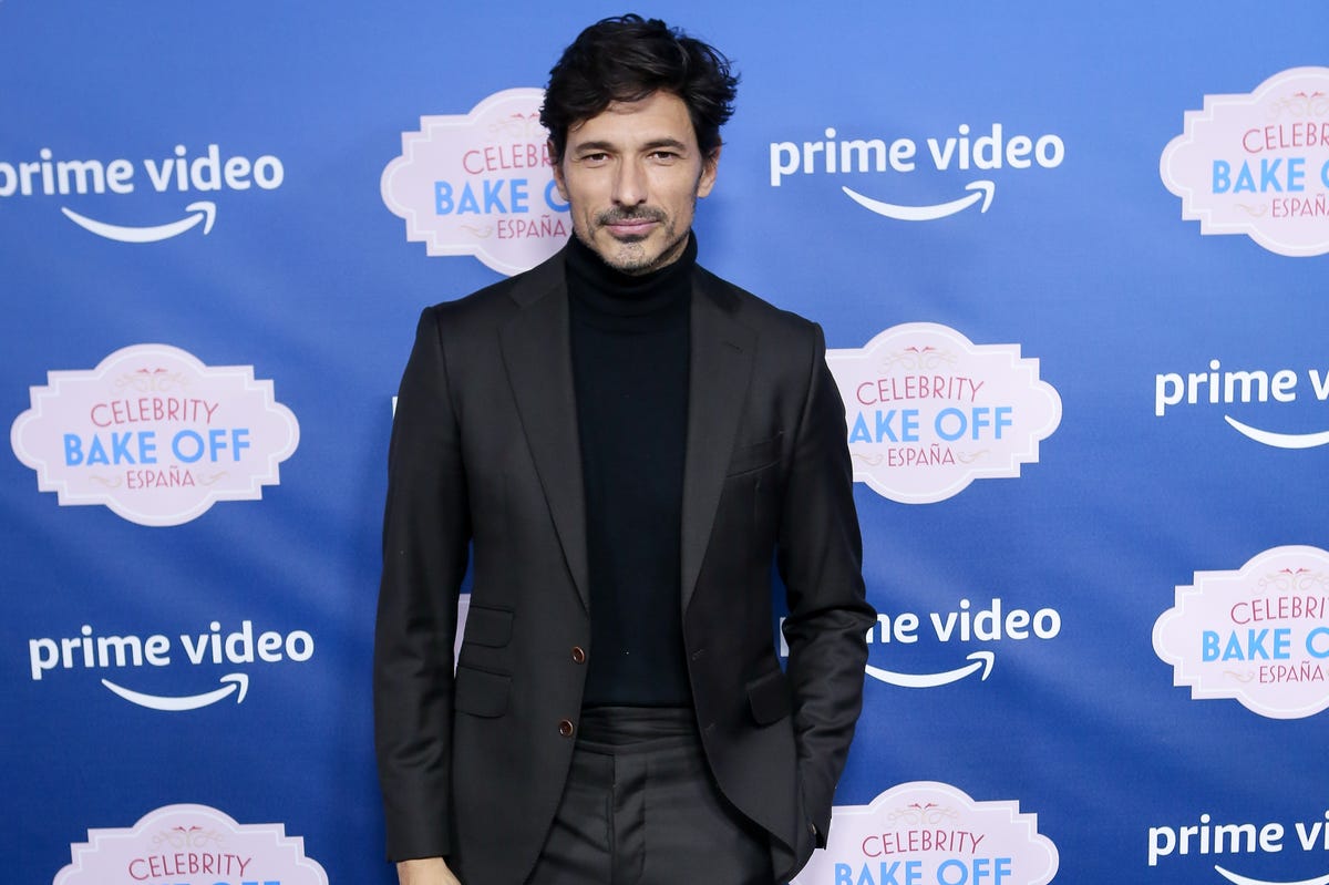 Andrés Velencoso shows off abs in his underwear on Instagram