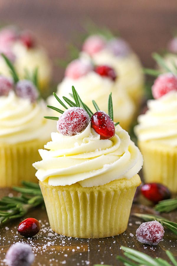 45 Best Christmas Cupcakes to Bake - Easy Recipe Ideas for Holiday Cupcakes