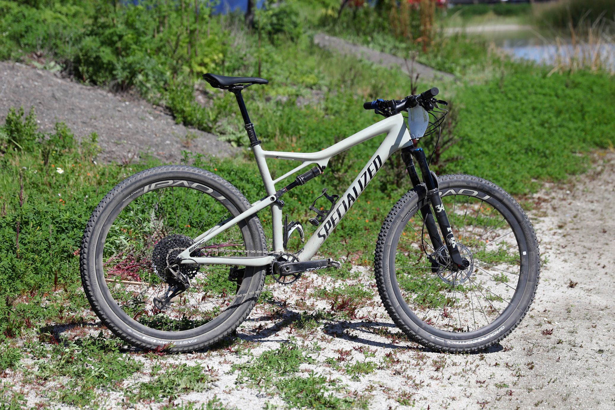 specialized evo mountain bike