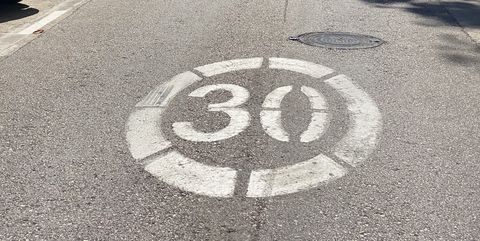speed limit of 30 kilometers per hour in this street