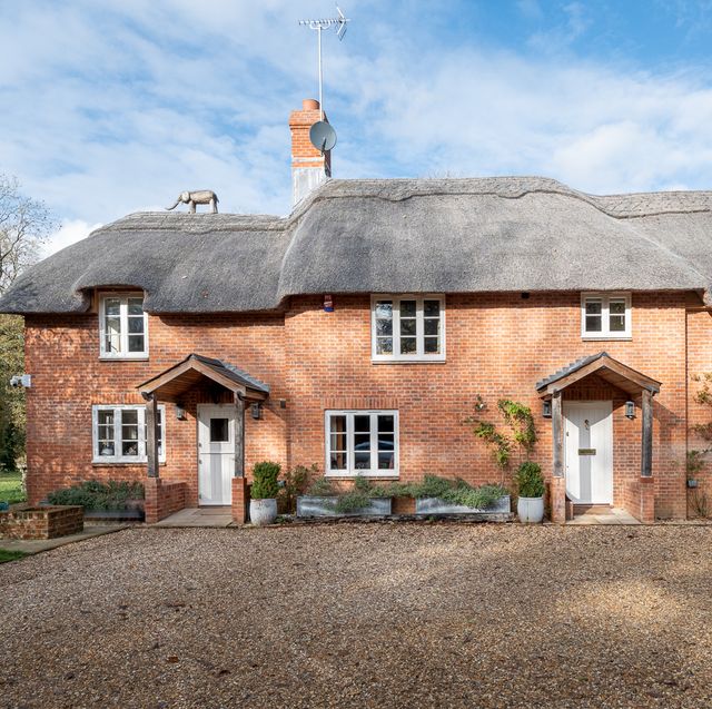 thatched cottage for sale on the edge of the savernake forest