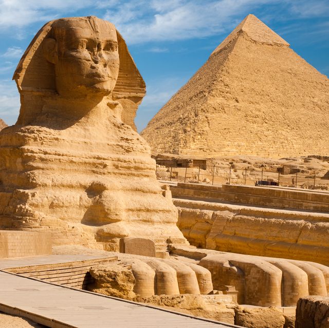a beautiful profile of the great sphinx including the pyramids of menkaure and khafre in the background in giza, cairo, egypt