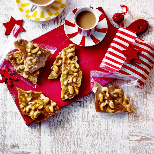 best homemade christmas gifts spiced cashew brittle