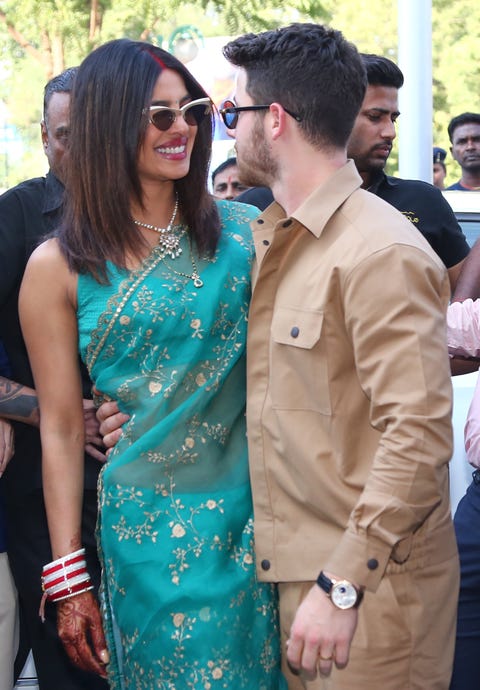 Begini penampilan pertama Priyanka Chopra dan Nick Jonas di depan publik setelah resmi menikah (dok. Elle)