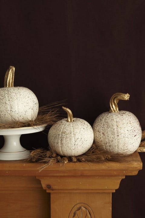 pumpkin painting ideas splatter paint pumpkins on a wooden mantel