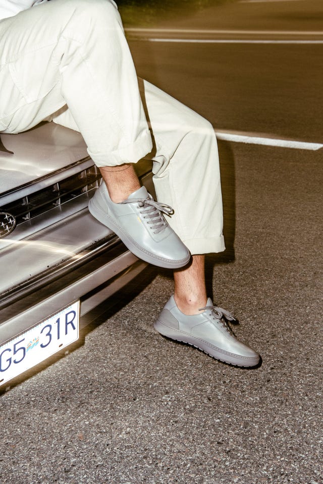 casca shoes street shot night car