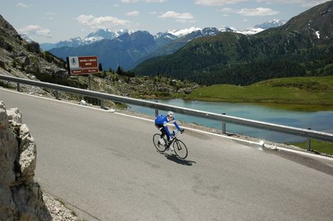 Cycling, Road cycling, Mountainous landforms, Cycle sport, Mountain pass, Mountain range, Bicycle, Vehicle, Outdoor recreation, Road bicycle, 