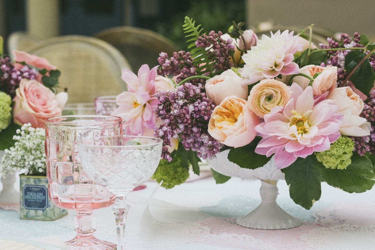 40+ Spring Centerpieces and Table Decorations - Ideas for Spring Table