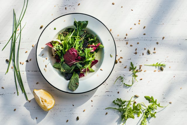 What foods contain nitric oxide naturally