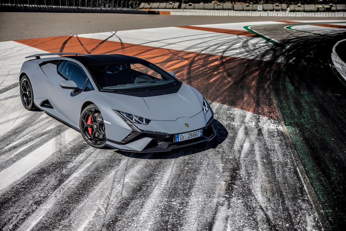 Lamborghini Huracan Tecnica Closes a Chapter in 631-HP Style