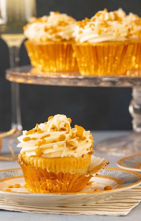 gold champagne cupcakes