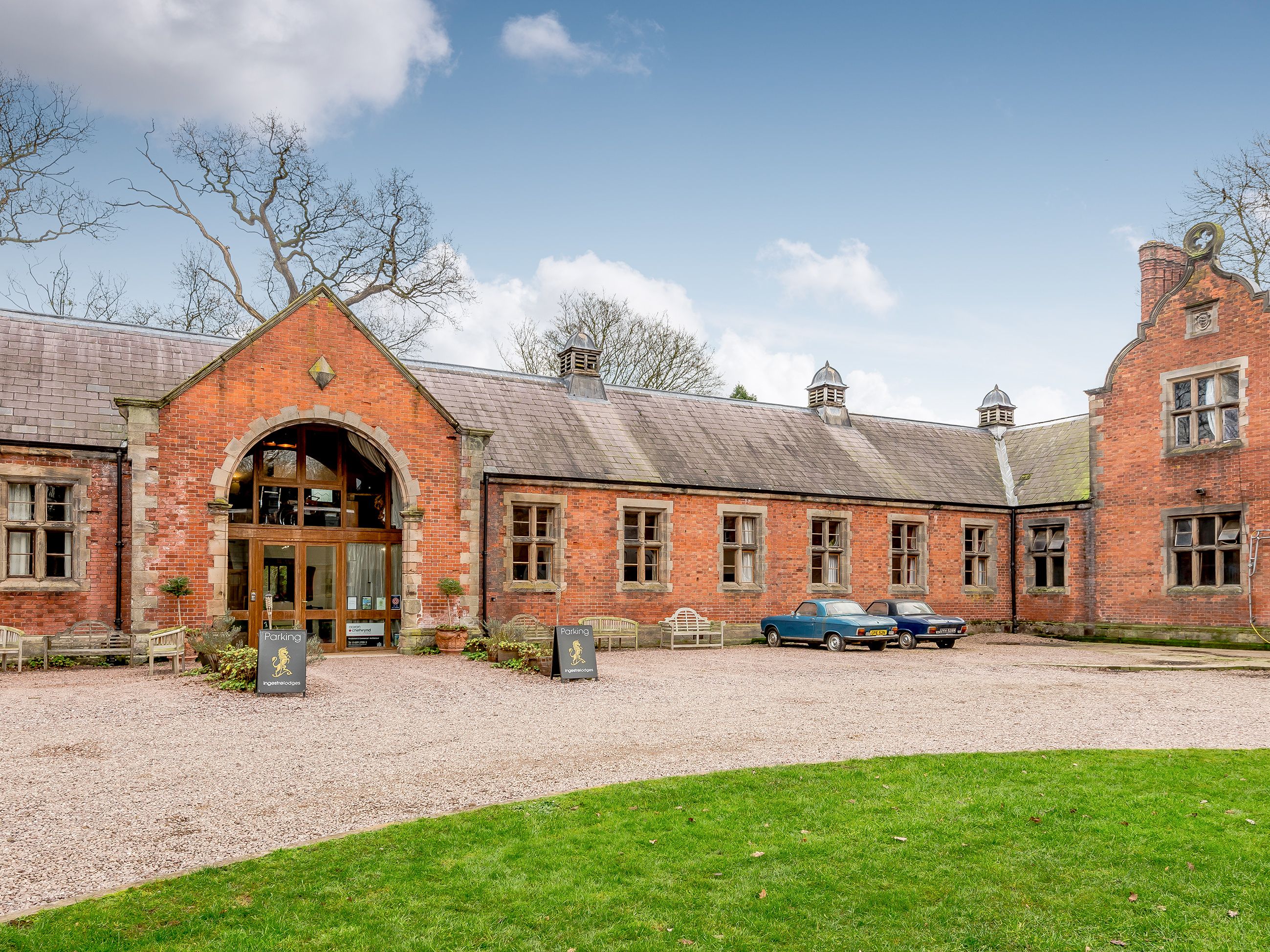 Oscar-Winning Beautiful Cottage In Staffordshire Is The Best Place For ...