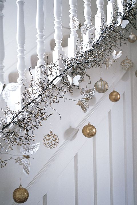 staircase christmas decorations