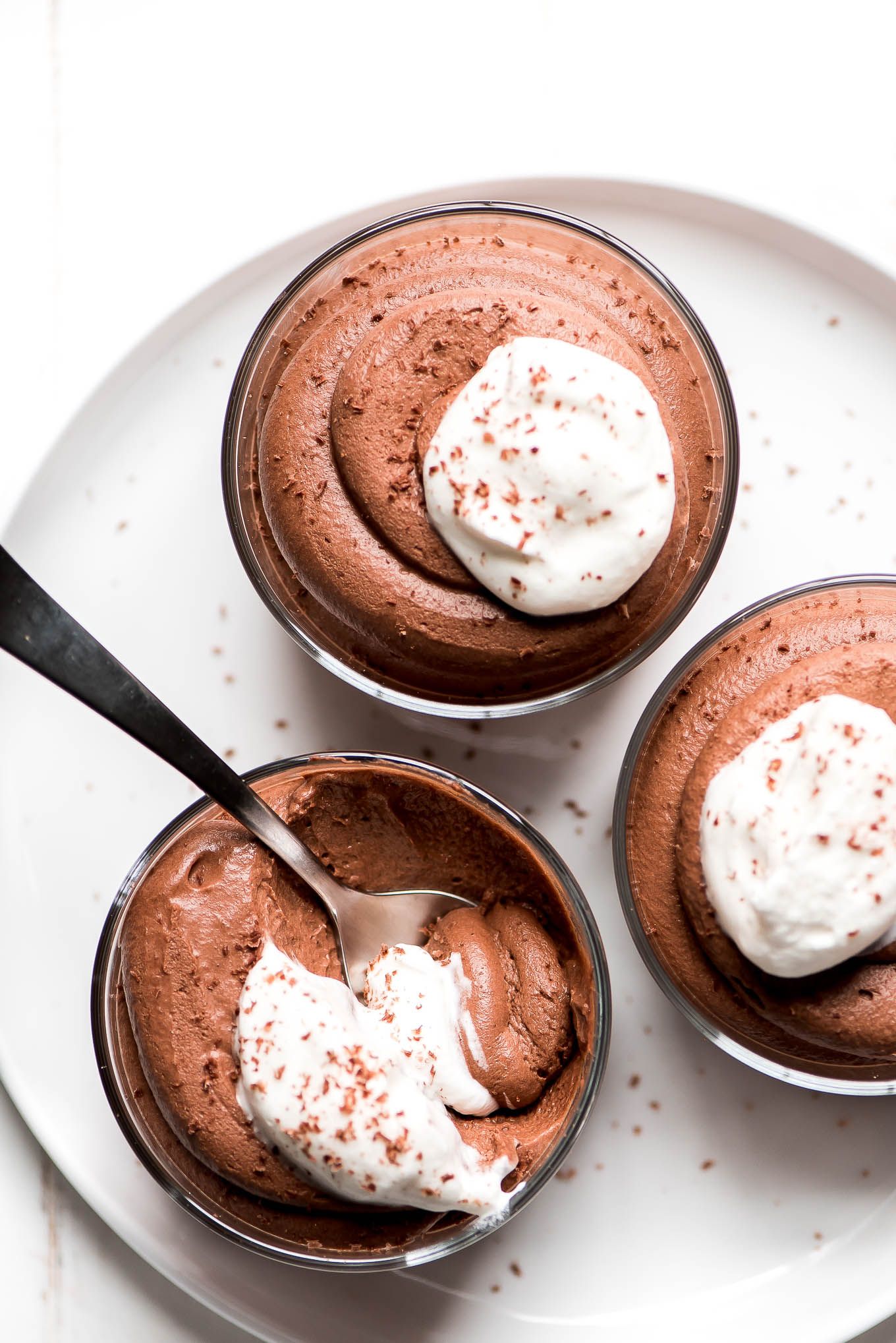 https://hips.hearstapps.com/hmg-prod.s3.amazonaws.com/images/stand-mixer-recipes-chocolate-mousse-1606837397.jpg