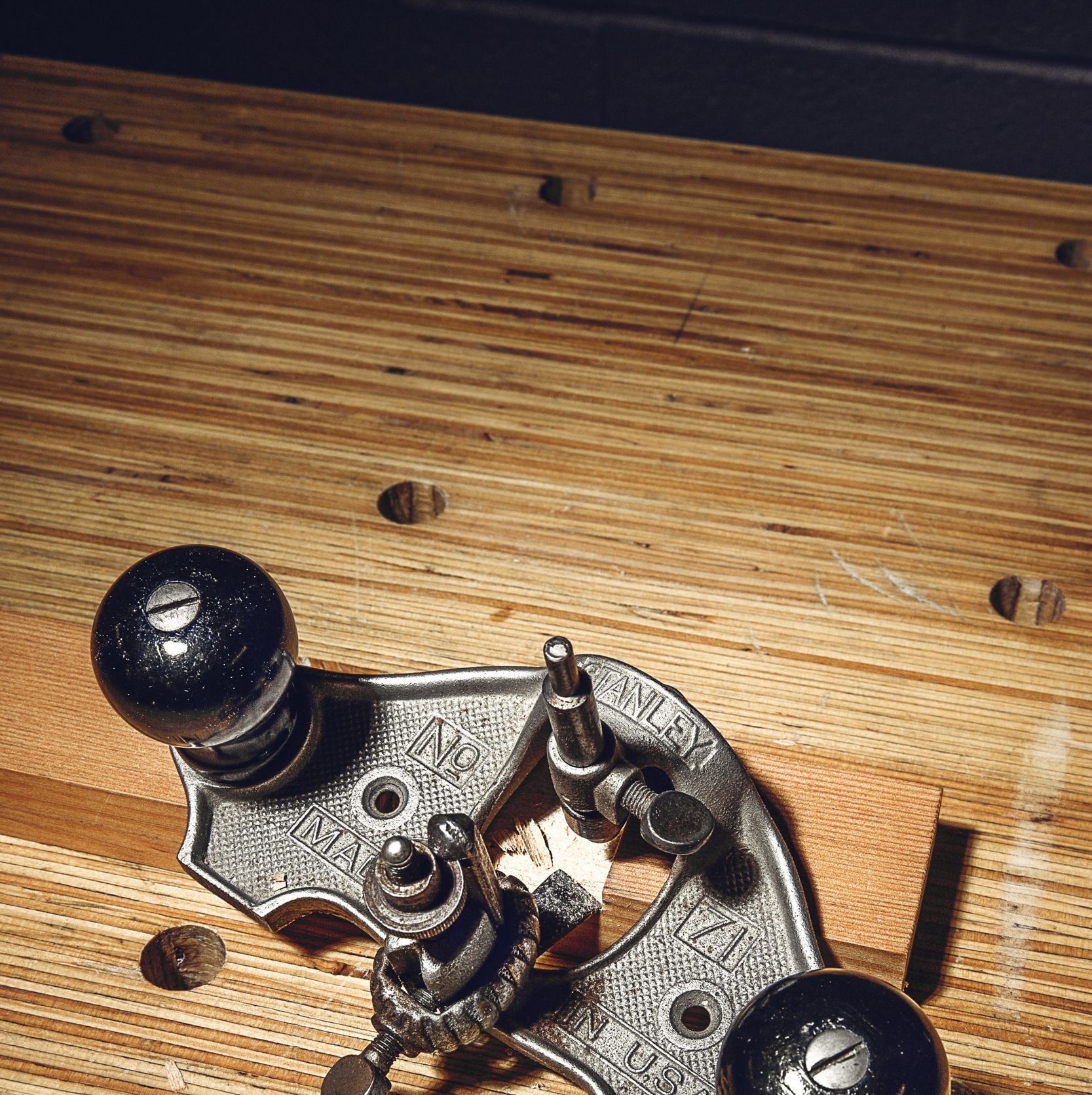 Stanley's No. 71 Router Plane: Old Tools Never Die, They Just Need to Be Resharpened