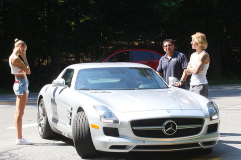 Justin Bieber And Hailey Baldwin Have Car Breakdown During