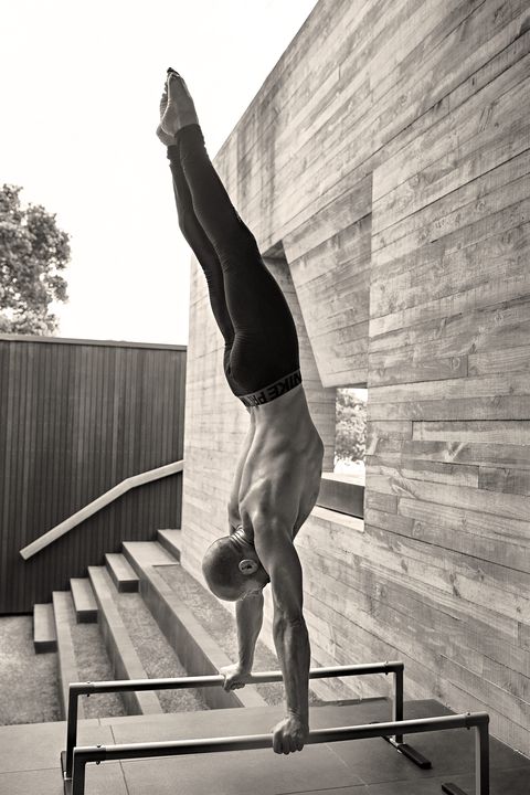 Képtalálat a következőre: „jason statham workout handstand”
