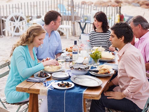 Are you eating wrong? Group at dinner at the beach