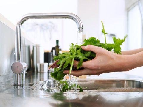 Rinse and soak lettuce leaves