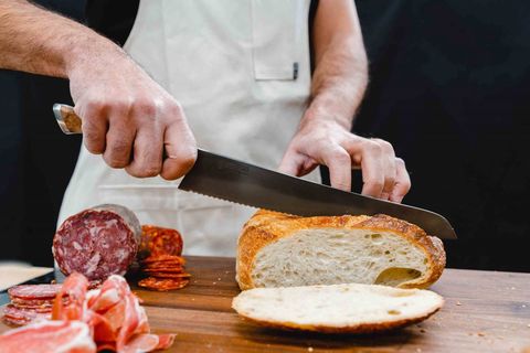 steelport bread knife cutting bread