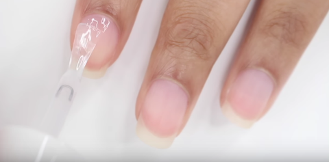 Disco huwelijk Overstijgen How to Apply Gel Nails at Home in 2022 - Best DIY Gel Manicure Tutorials