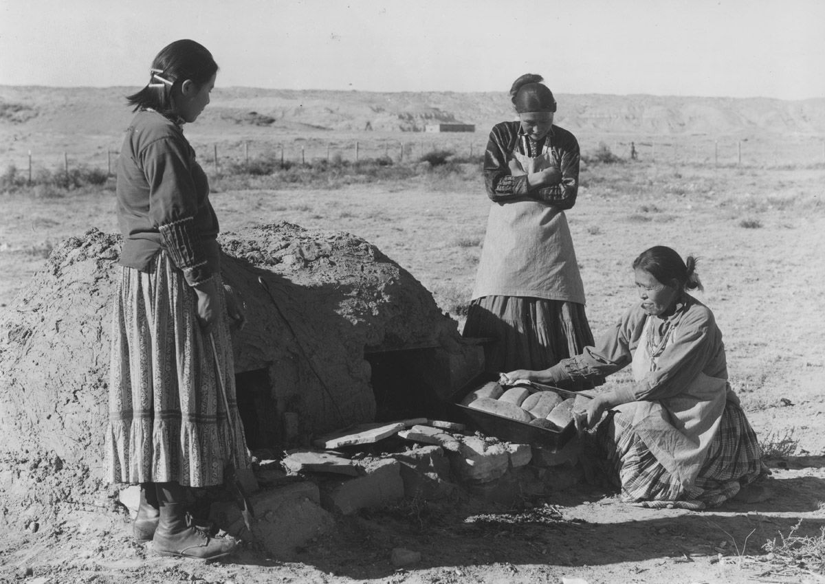 Немая жизнь история женщины. Женщины Навахо. Навахо чай фото. Девушки Навахо фото. Стерилизация женщин в Дании в 20 веке.