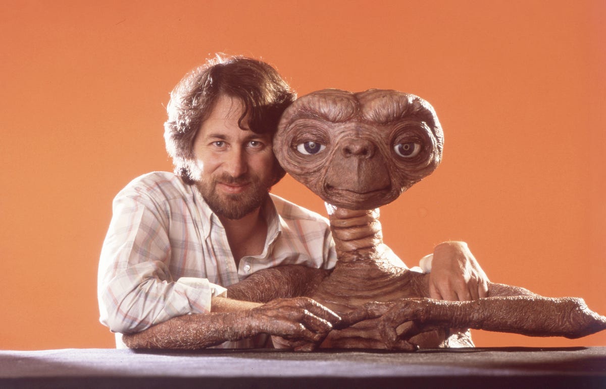 Steven Spielberg regrets removing one of the most controversial elements of ‘ET’: “No movie should be reviewed by today’s standards”