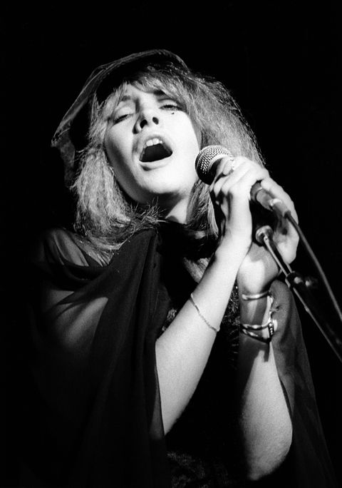 stevie nicks performing live with fleetwood mac