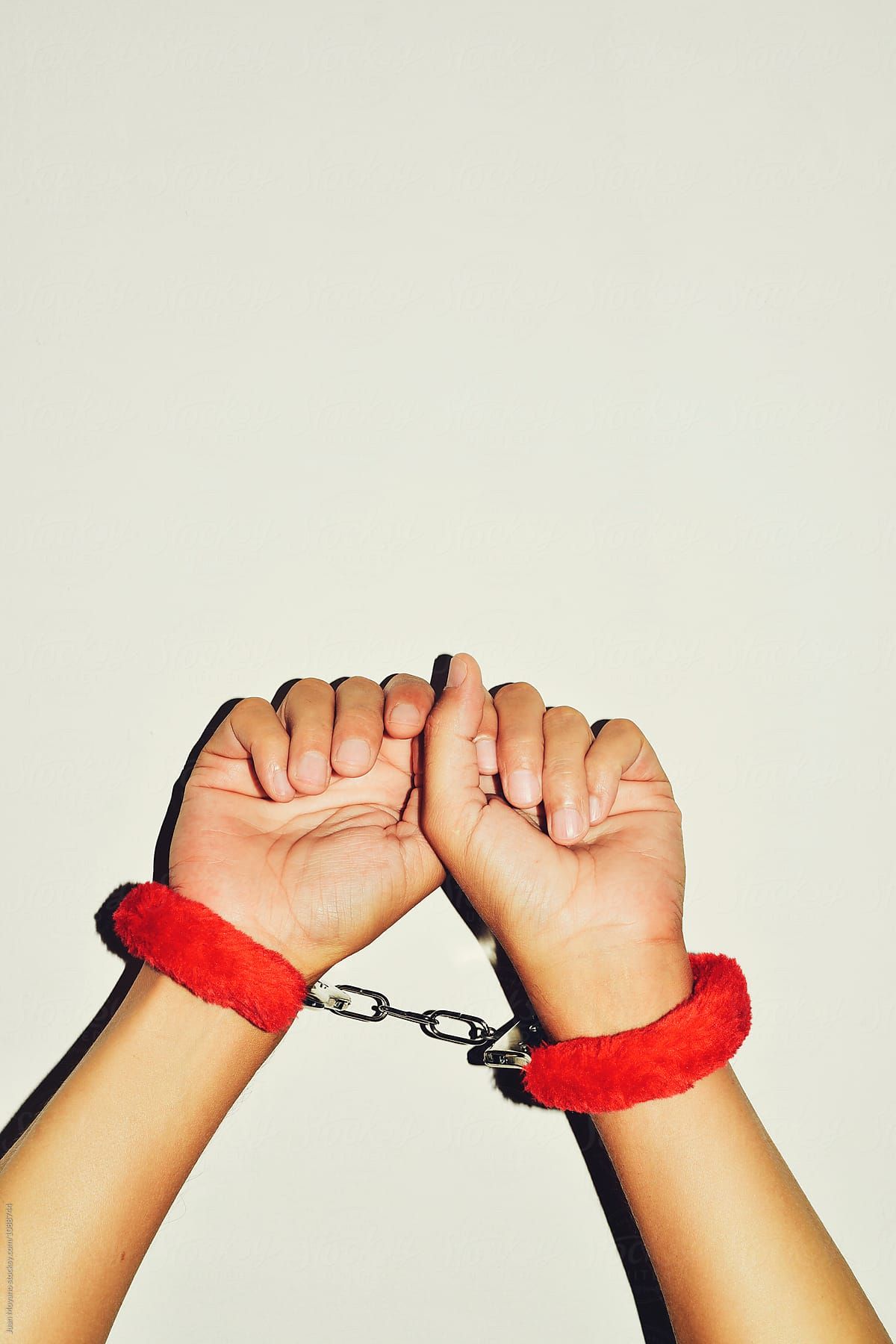12 Perfect Sex Handcuffs For Couples photo