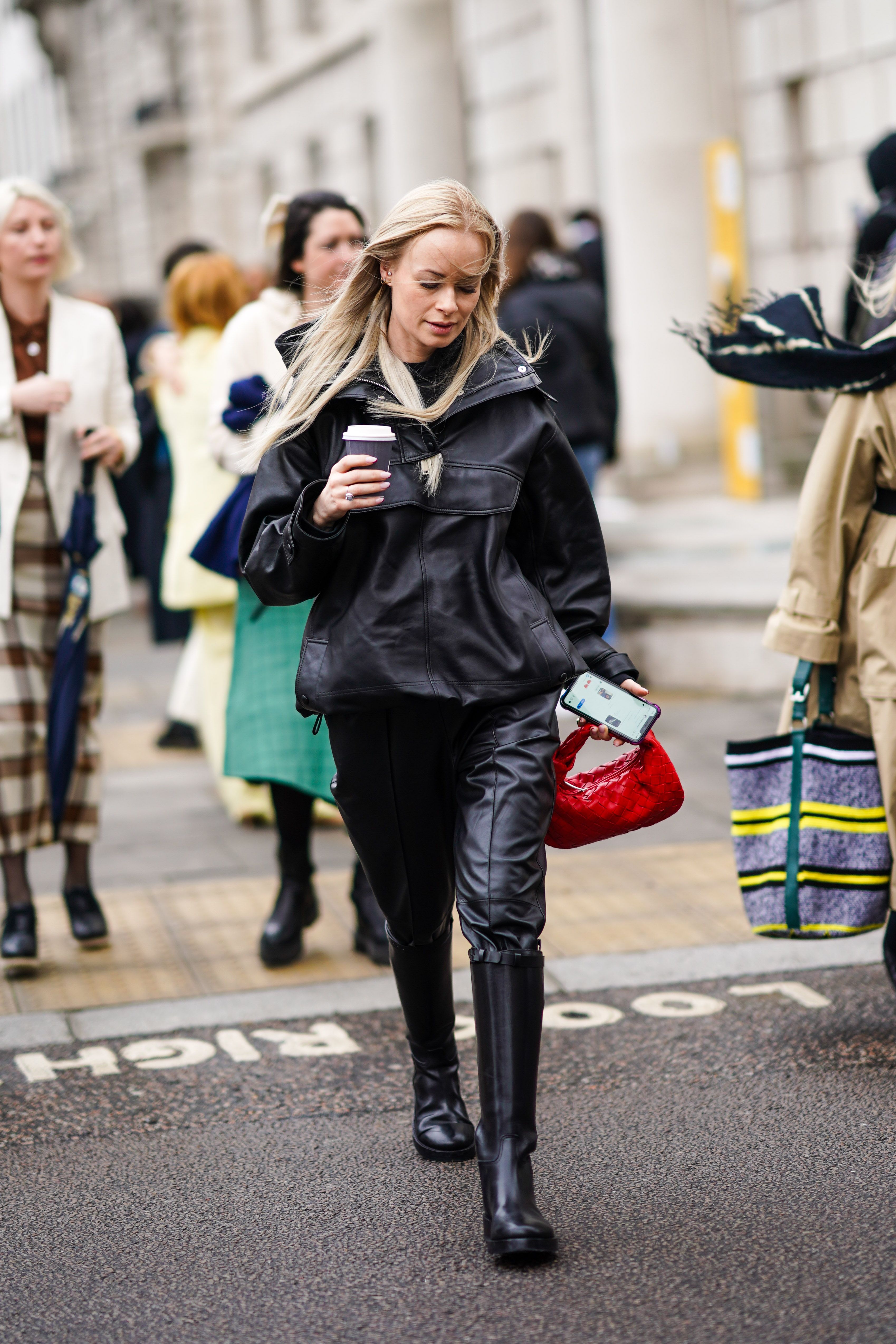 De mooiste regenjassen op een rijtje De perfecte regen outfit