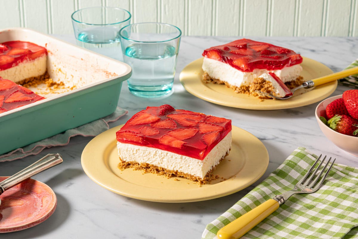 Strawberry Pretzel Salad - How To Make Strawberry Pretzel Salad