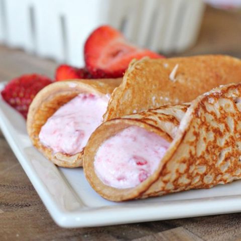 Strawberry Protein Pancakes with Yogurt Filling 